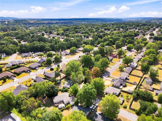2303 Woodland Avenue, Springdale, AR 72762