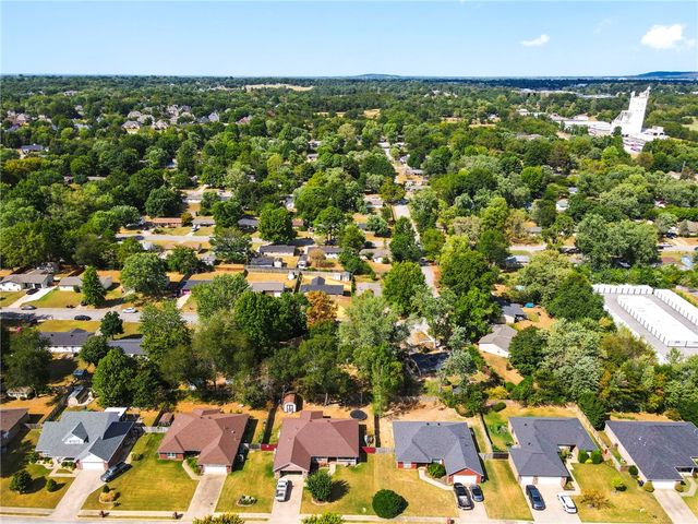2303 Woodland Avenue, Springdale, AR 72762