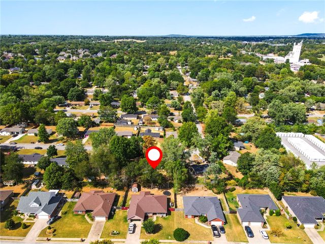 2303 Woodland Avenue, Springdale, AR 72762
