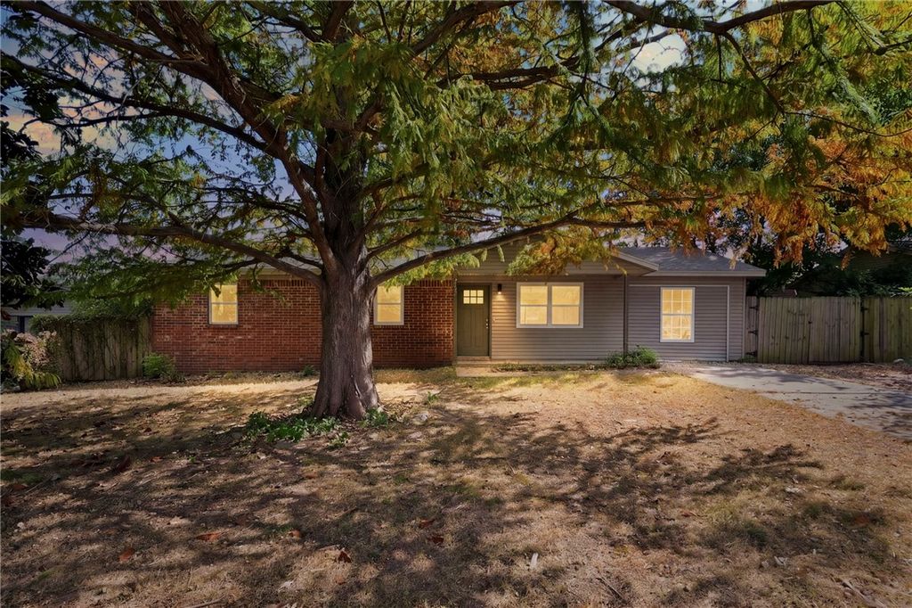 2303 Woodland Avenue, Springdale, AR 72762
