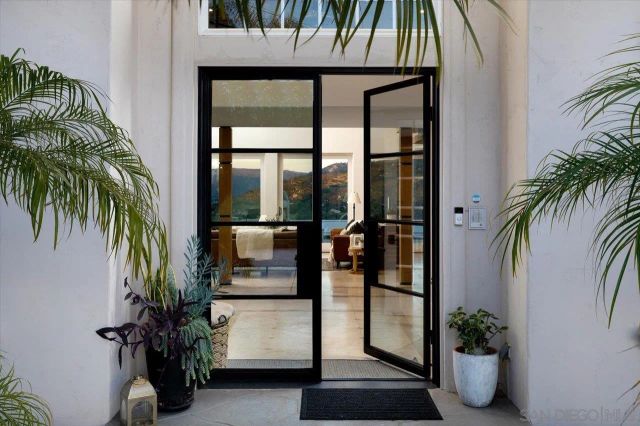 2814 Paseo Del Sol, Escondido, CA 92025