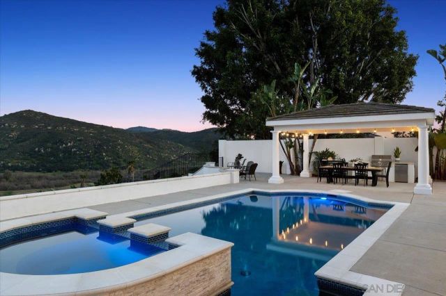 2814 Paseo Del Sol, Escondido, CA 92025