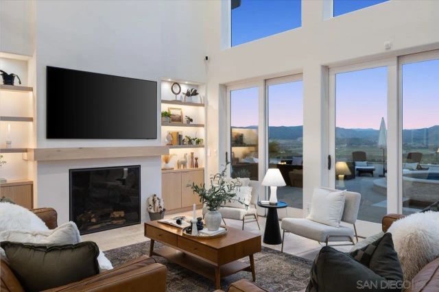 2814 Paseo Del Sol, Escondido, CA 92025