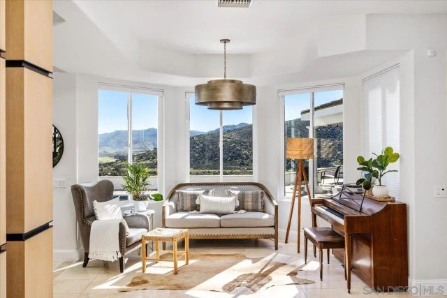 2814 Paseo Del Sol, Escondido, CA 92025