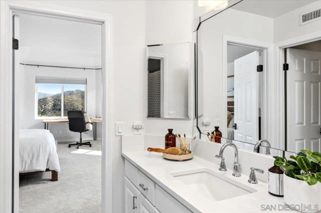 2814 Paseo Del Sol, Escondido, CA 92025