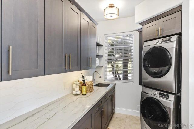 2814 Paseo Del Sol, Escondido, CA 92025