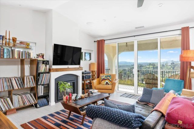 2814 Paseo Del Sol, Escondido, CA 92025