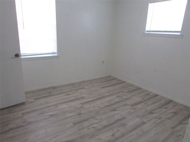 1210 Winkler Street, Ennis, TX 75119