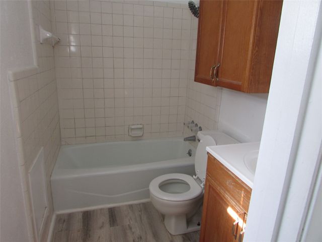 1210 Winkler Street, Ennis, TX 75119