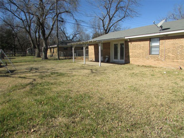 1210 Winkler Street, Ennis, TX 75119