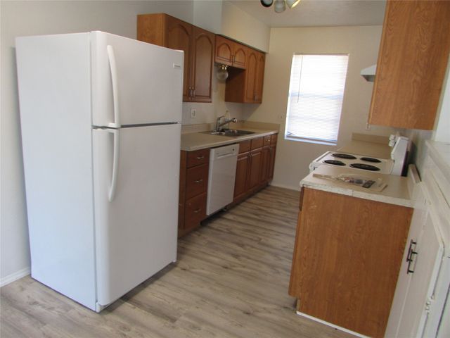 1210 Winkler Street, Ennis, TX 75119