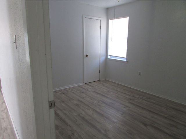 1210 Winkler Street, Ennis, TX 75119