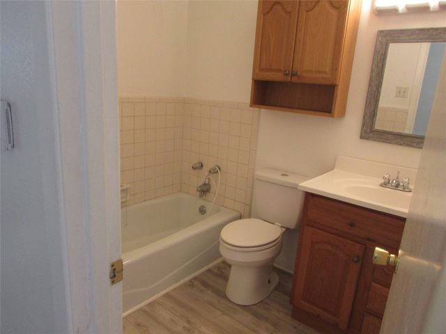 1210 Winkler Street, Ennis, TX 75119