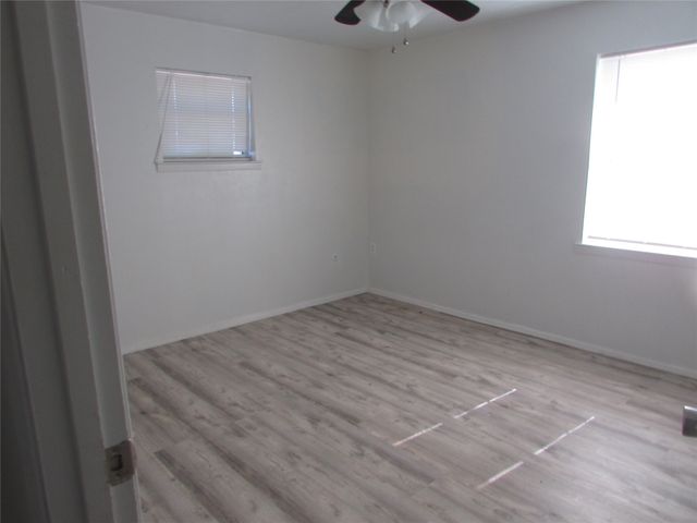 1210 Winkler Street, Ennis, TX 75119