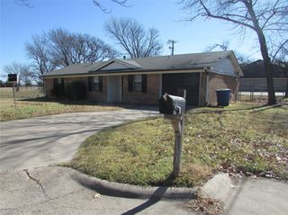 1210 Winkler Street, Ennis, TX 75119