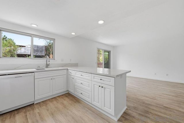 155 Rosebay Dr 40, Encinitas, CA 92024