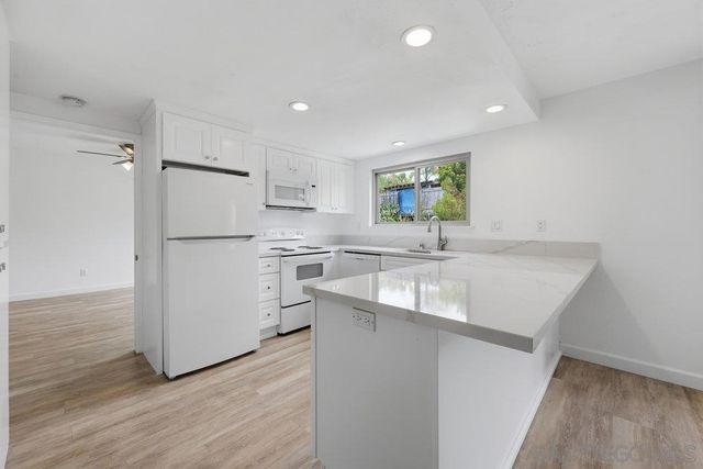 155 Rosebay Dr 40, Encinitas, CA 92024