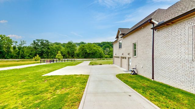 1742 Old Gallatin Rd, Portland, TN 37148