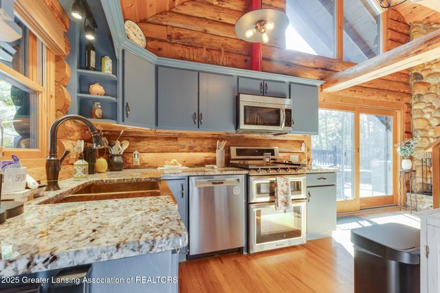 880 Holly Court, Williamston, MI 48895