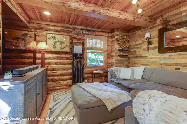 880 Holly Court, Williamston, MI 48895