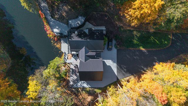 880 Holly Court, Williamston, MI 48895