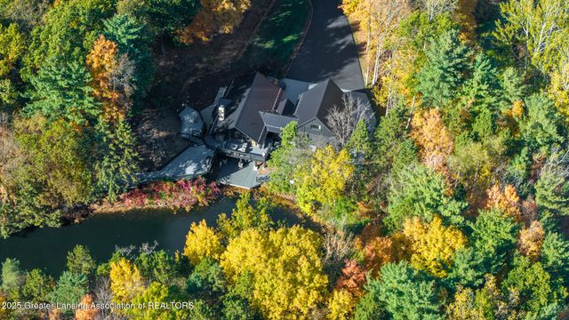 880 Holly Court, Williamston, MI 48895