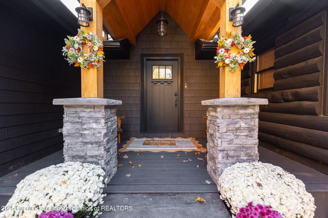 880 Holly Court, Williamston, MI 48895