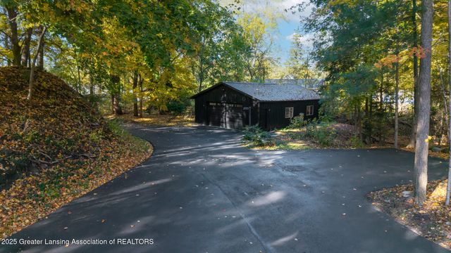 880 Holly Court, Williamston, MI 48895