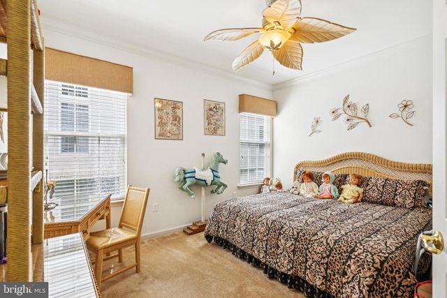 7 HONEYSUCKLE DR, Manahawkin, NJ 08050