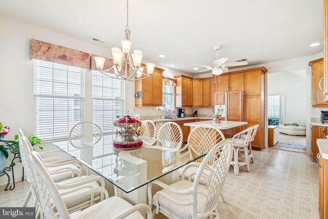 7 HONEYSUCKLE DR, Manahawkin, NJ 08050