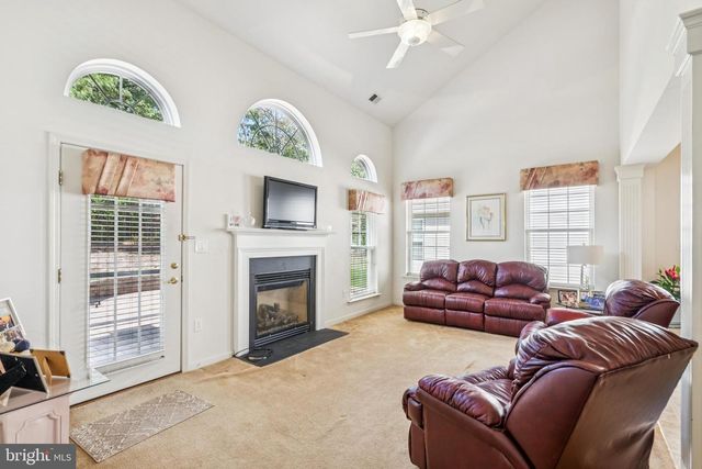 7 HONEYSUCKLE DR, Manahawkin, NJ 08050