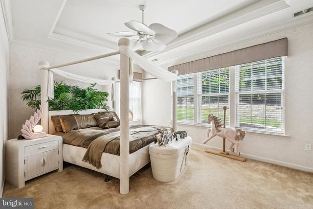 7 HONEYSUCKLE DR, Manahawkin, NJ 08050