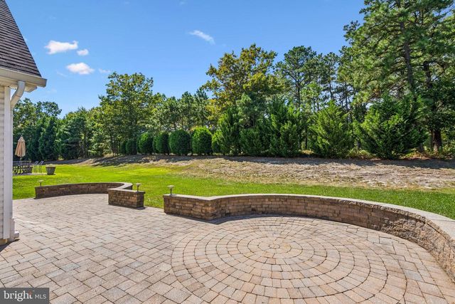 7 HONEYSUCKLE DR, Manahawkin, NJ 08050