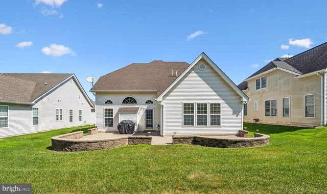 7 HONEYSUCKLE DR, Manahawkin, NJ 08050