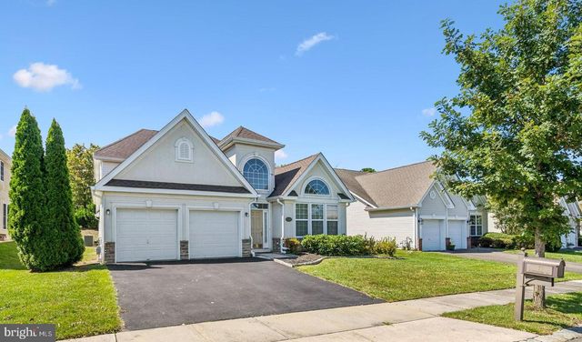7 HONEYSUCKLE DR, Manahawkin, NJ 08050