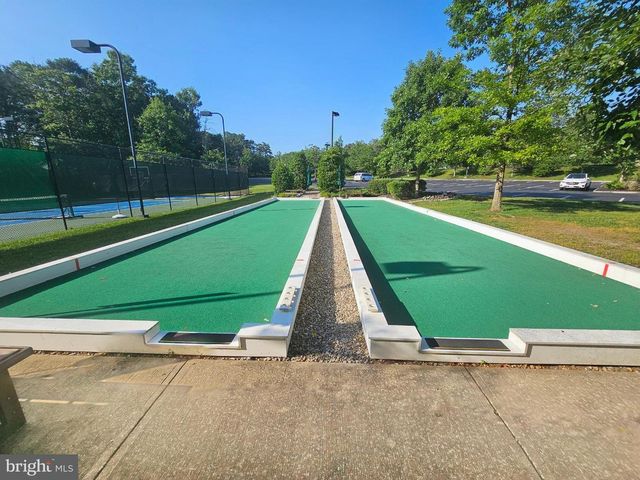 7 HONEYSUCKLE DR, Manahawkin, NJ 08050