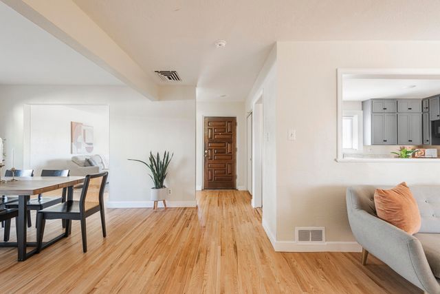 1109 Espanola Street NE, Albuquerque, NM 87110