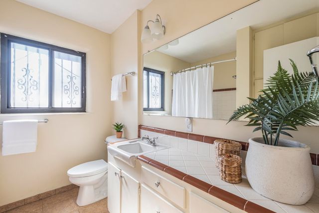 1109 Espanola Street NE, Albuquerque, NM 87110