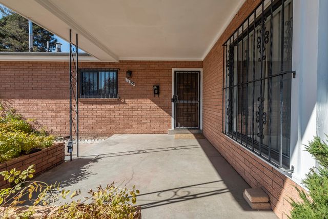 1109 Espanola Street NE, Albuquerque, NM 87110