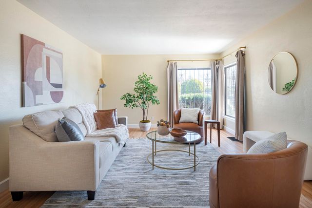 1109 Espanola Street NE, Albuquerque, NM 87110