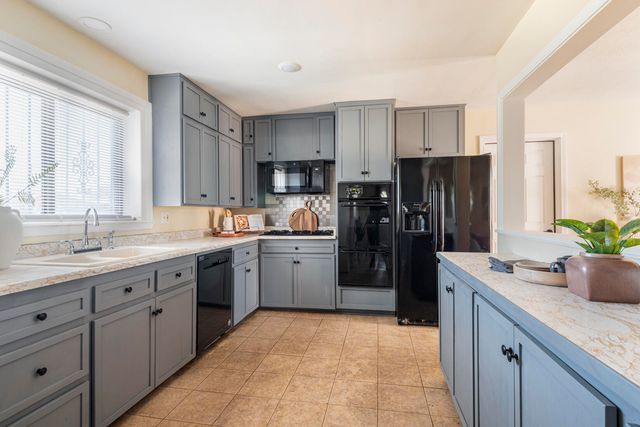 1109 Espanola Street NE, Albuquerque, NM 87110