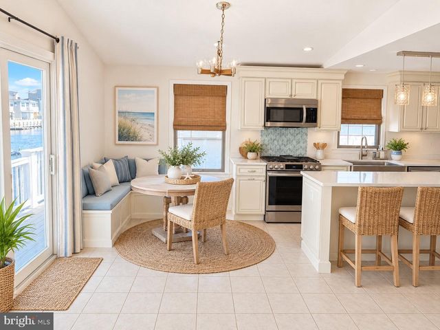 1366 PAUL BLVD, Manahawkin, NJ 08050