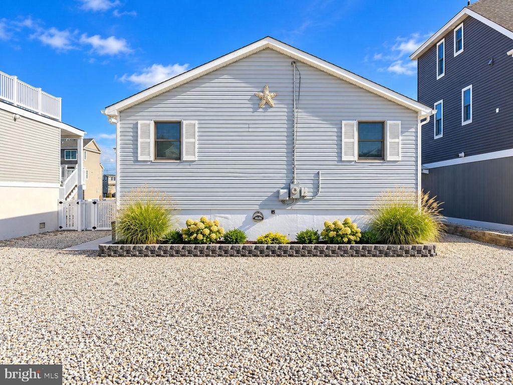 1366 PAUL BLVD, Manahawkin, NJ 08050