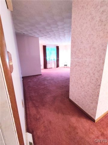 8211 Erskine Drive, Cicero, NY 13030