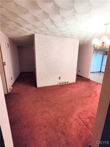 8211 Erskine Drive, Cicero, NY 13030