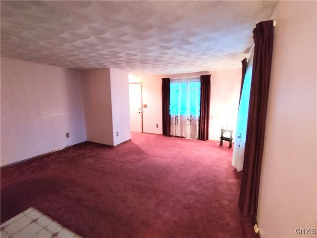 8211 Erskine Drive, Cicero, NY 13030