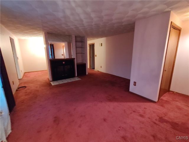 8211 Erskine Drive, Cicero, NY 13030