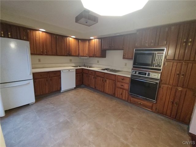 8211 Erskine Drive, Cicero, NY 13030