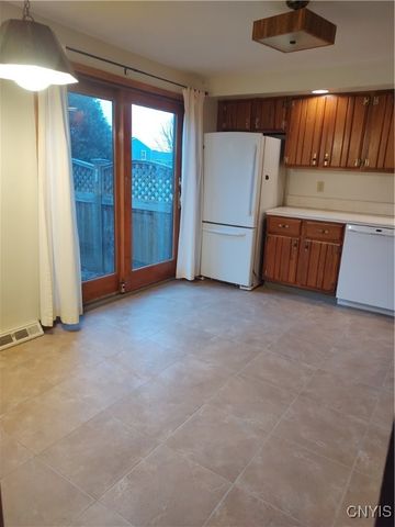 8211 Erskine Drive, Cicero, NY 13030