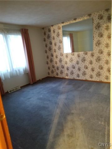 8211 Erskine Drive, Cicero, NY 13030